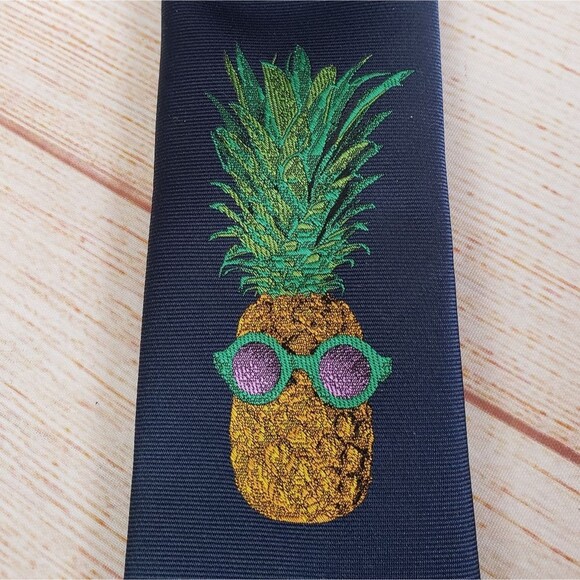Bar III Ruba Pineapple Graphic Tie Tiki Bar Summer Sunglasses Fun Tie Navy Blue - Picture 7 of 8